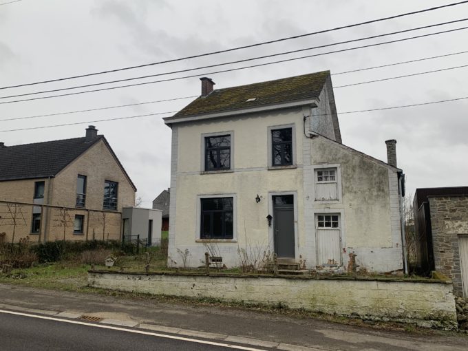 Maison 4 façades à terminer avec beau terrain sud de 18 ares