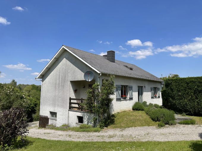 Maison 4 chambres avec garage, caves et jardin avec vue !